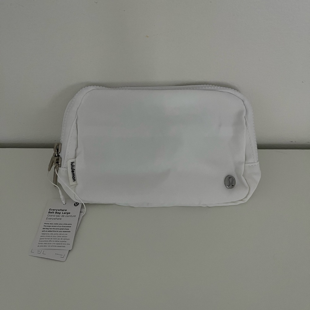 2L Lululemon Everywhere Belt Bag (large)